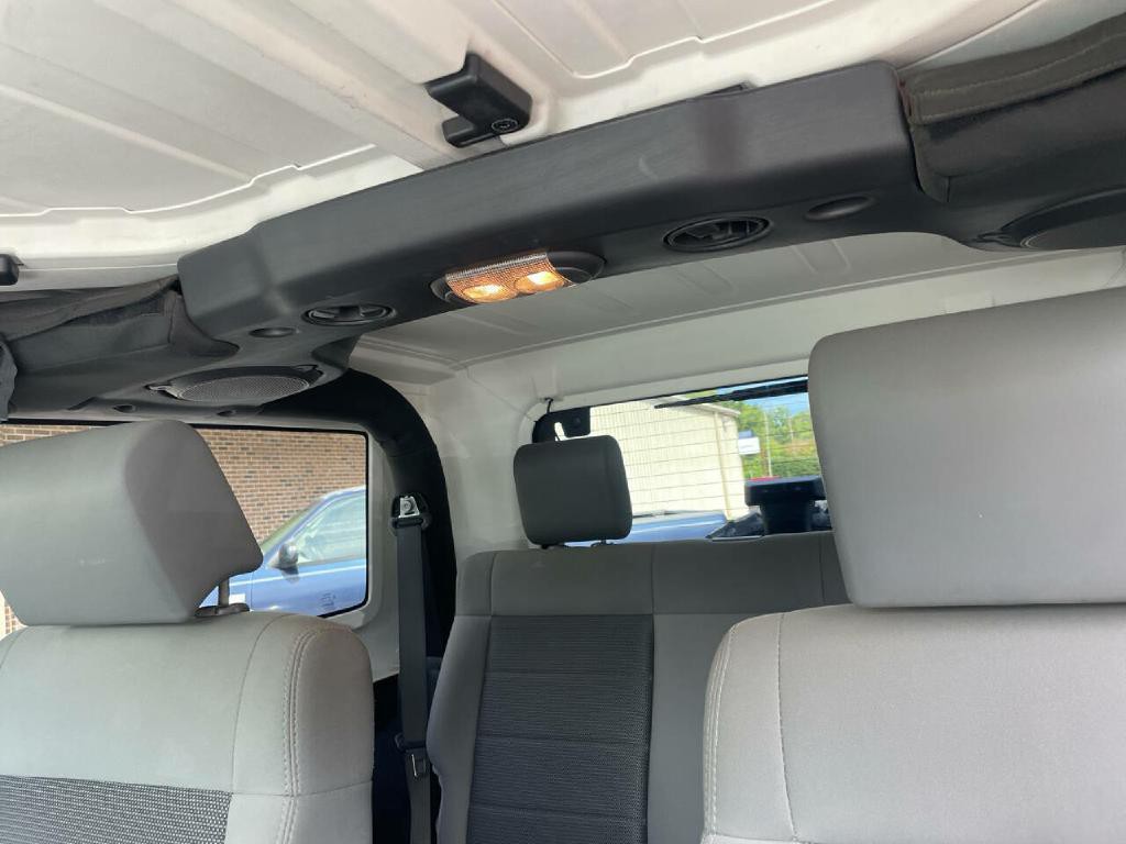 2010 Jeep Wrangler Image 21