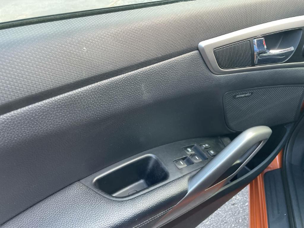 2016 Hyundai Veloster Image 11