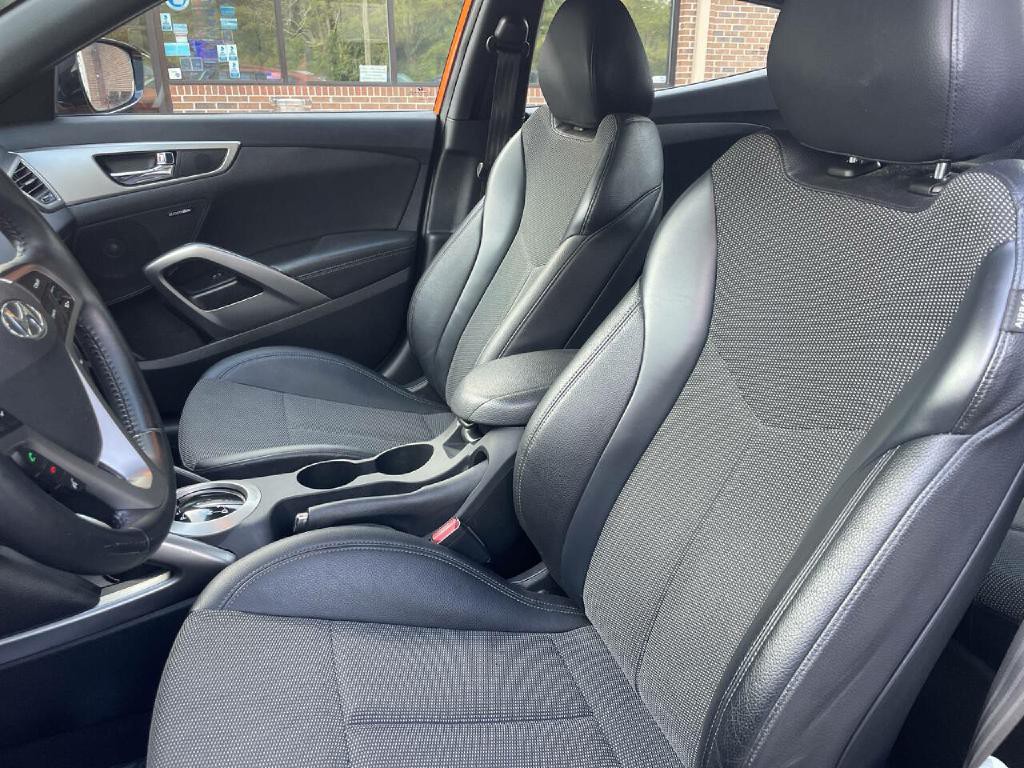 2016 Hyundai Veloster Image 12