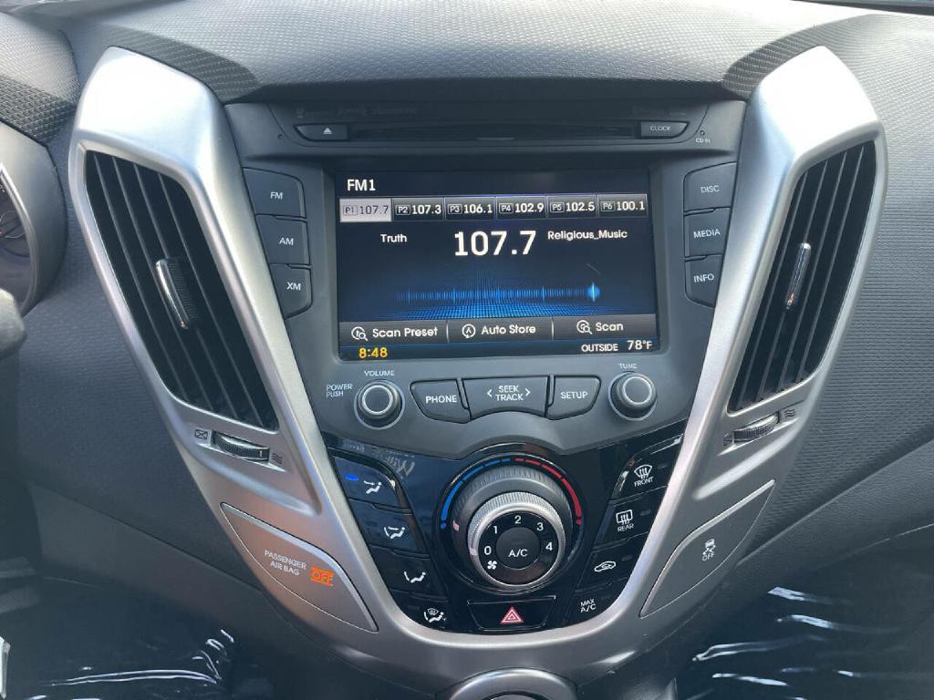 2016 Hyundai Veloster Image 16