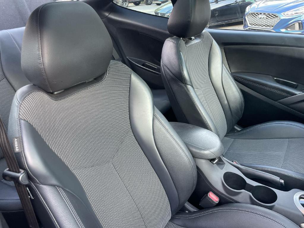 2016 Hyundai Veloster Image 27