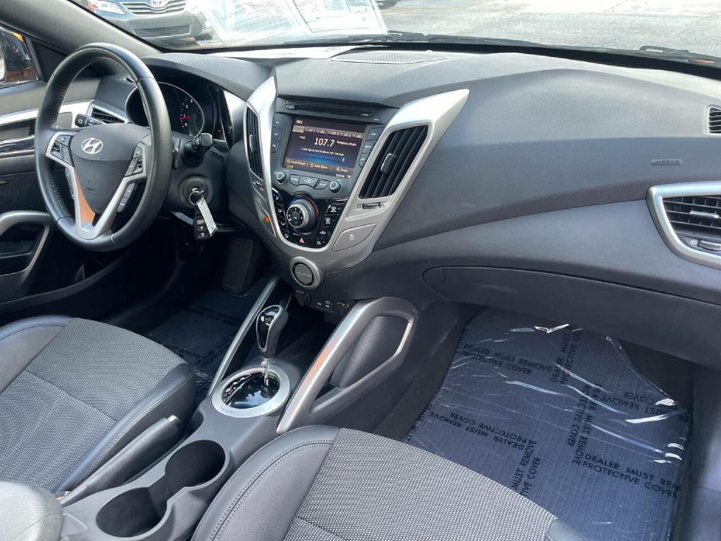 2016 Hyundai Veloster Image 28