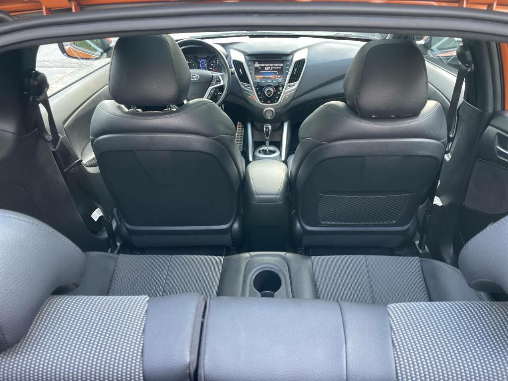 2016 Hyundai Veloster Image 30