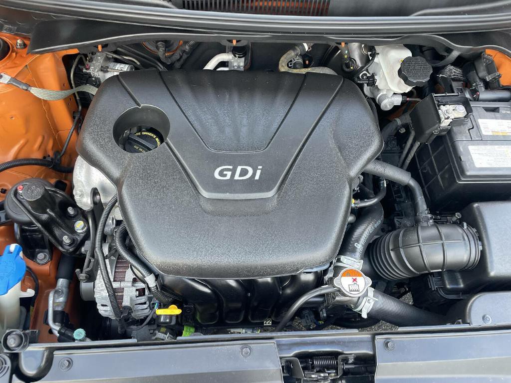 2016 Hyundai Veloster Image 34