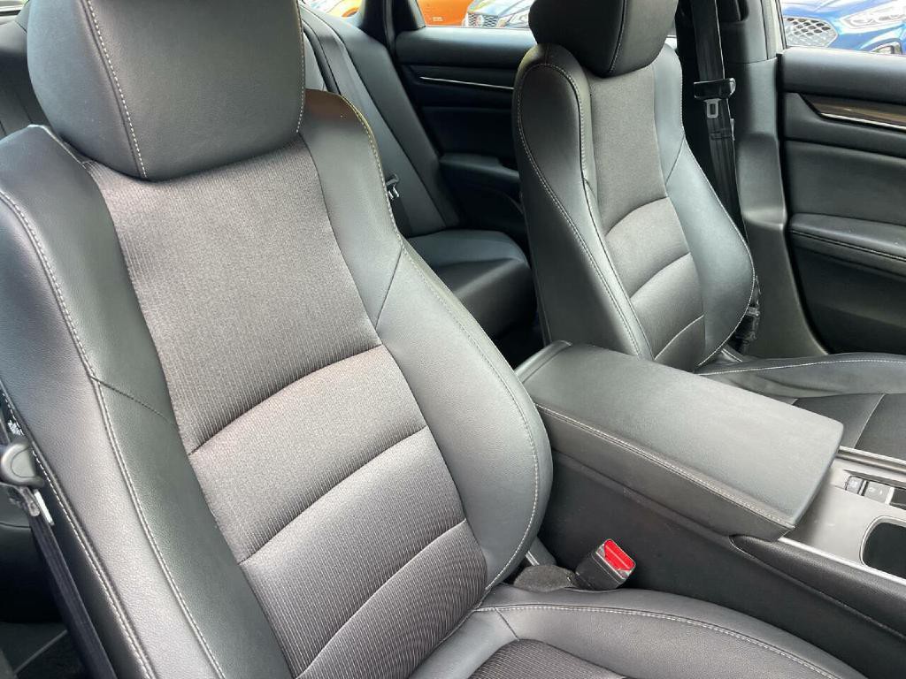 2019 Honda Accord Image 30