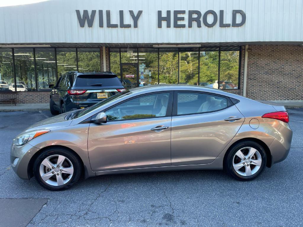 2013 Hyundai Elantra Image 1