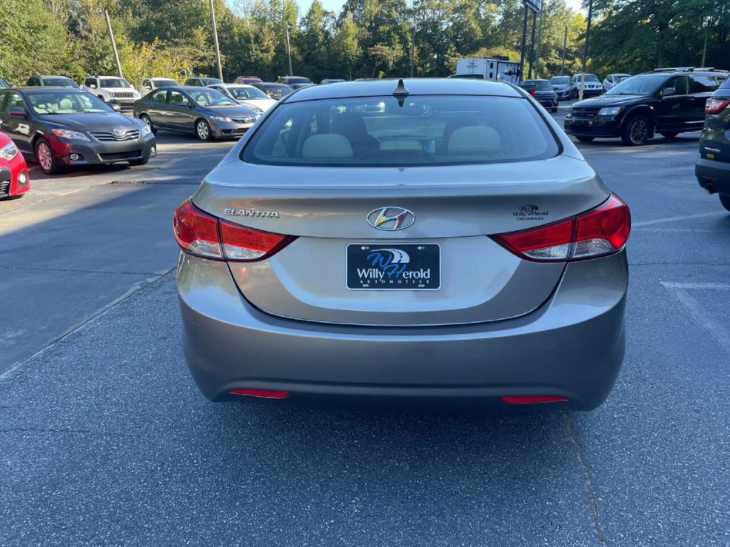 2013 Hyundai Elantra Image 7
