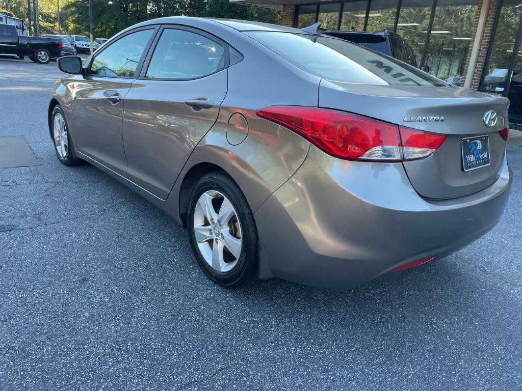 2013 Hyundai Elantra Image 10