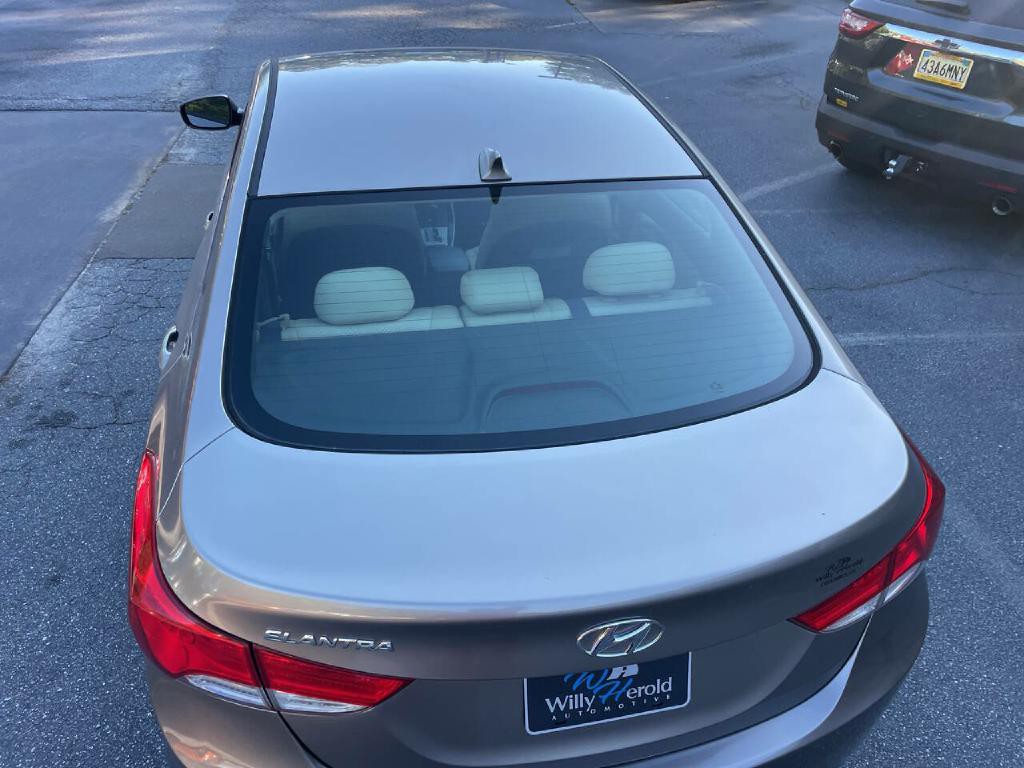 2013 Hyundai Elantra Image 11