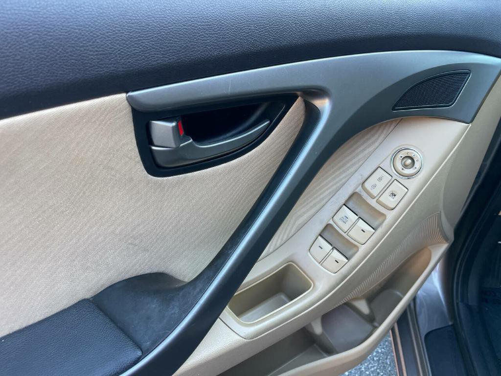 2013 Hyundai Elantra Image 14