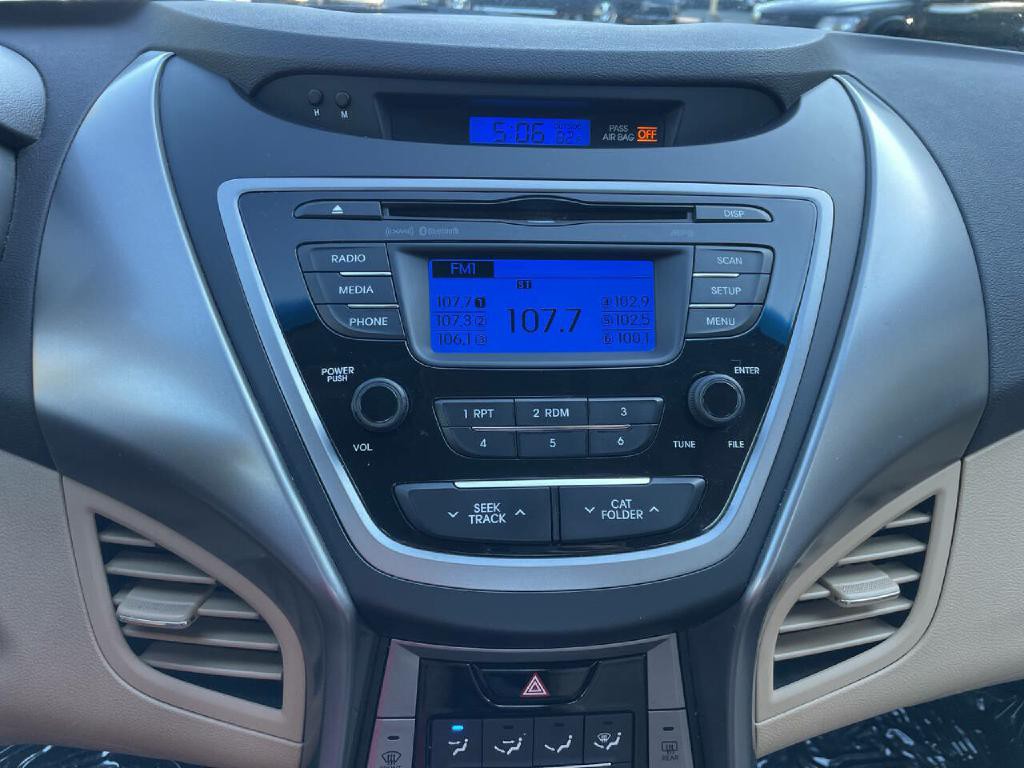 2013 Hyundai Elantra Image 18