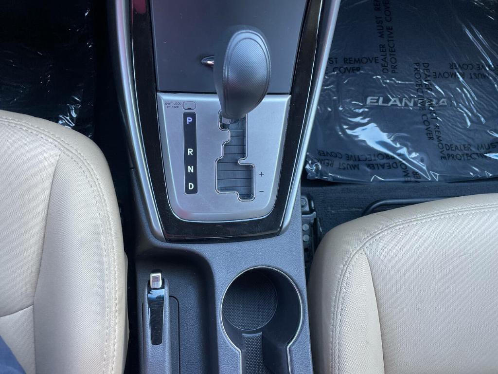 2013 Hyundai Elantra Image 21