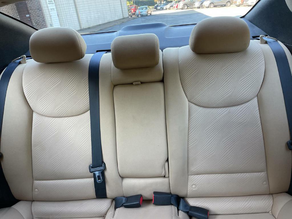 2013 Hyundai Elantra Image 24