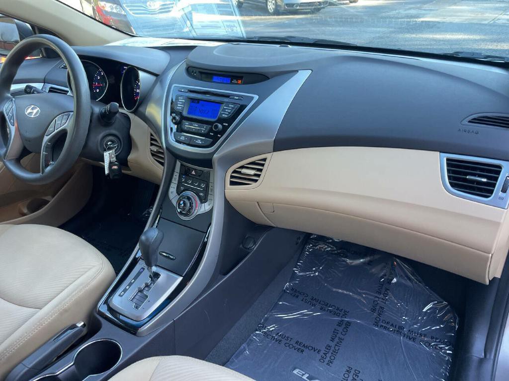 2013 Hyundai Elantra Image 30