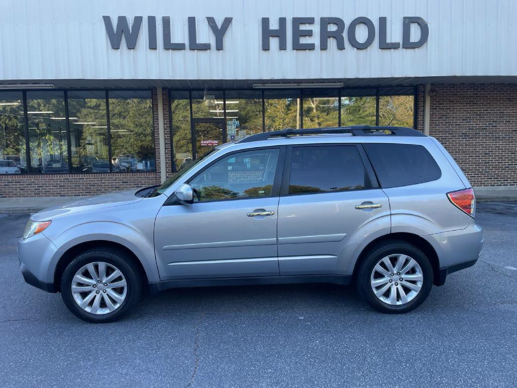 2013 Subaru Forester Image 1