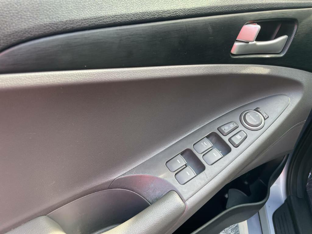 2014 Hyundai Sonata Image 9