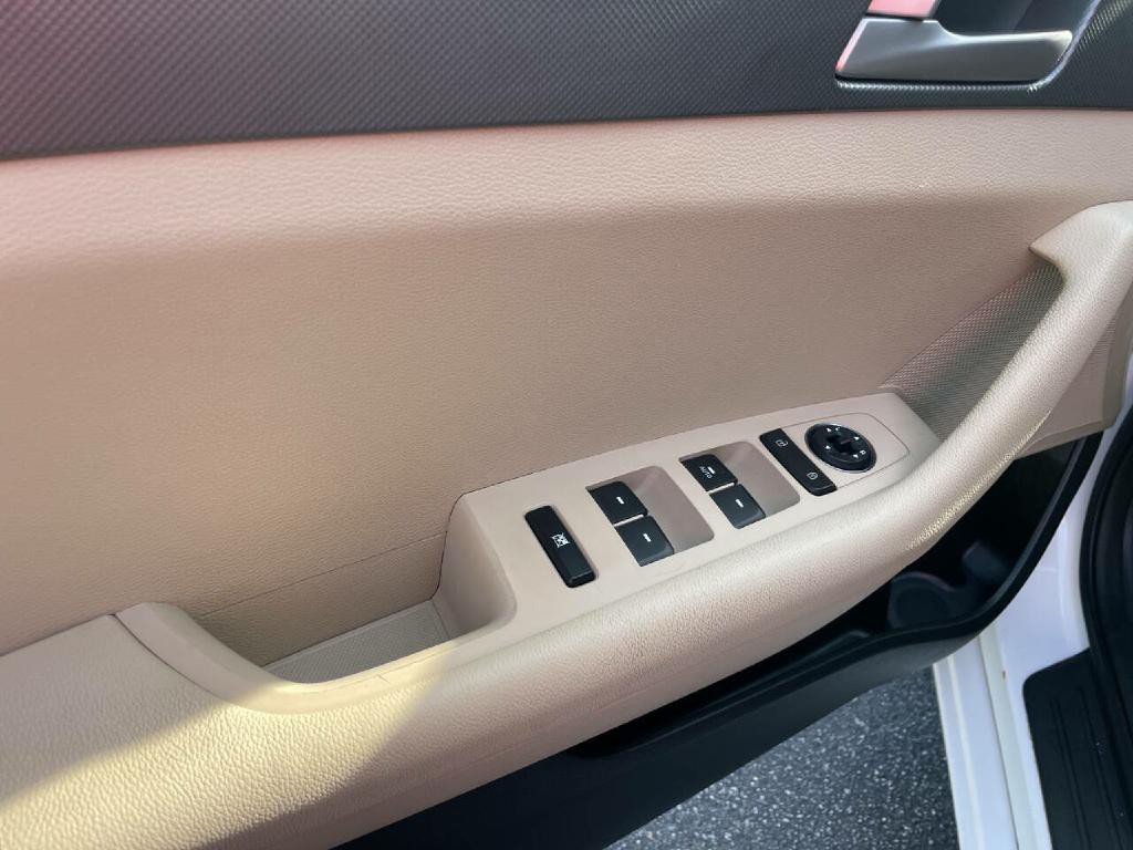 2016 Hyundai Sonata Image 11