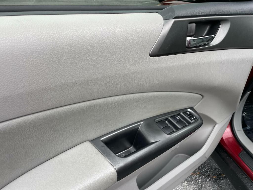 2013 Subaru Forester Image 10