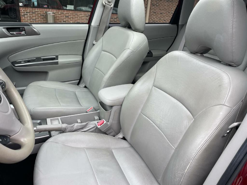 2013 Subaru Forester Image 12