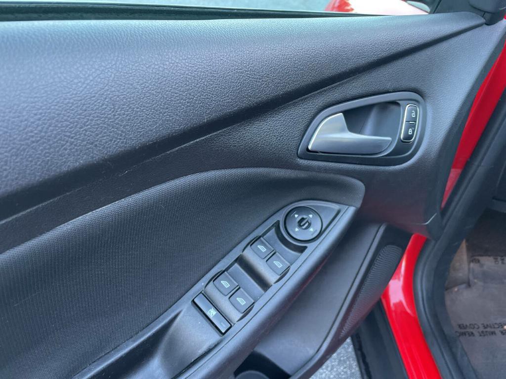 2017 Ford Focus Image 11