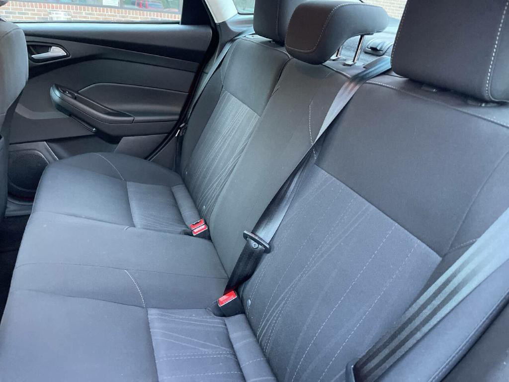 2017 Ford Focus Image 25