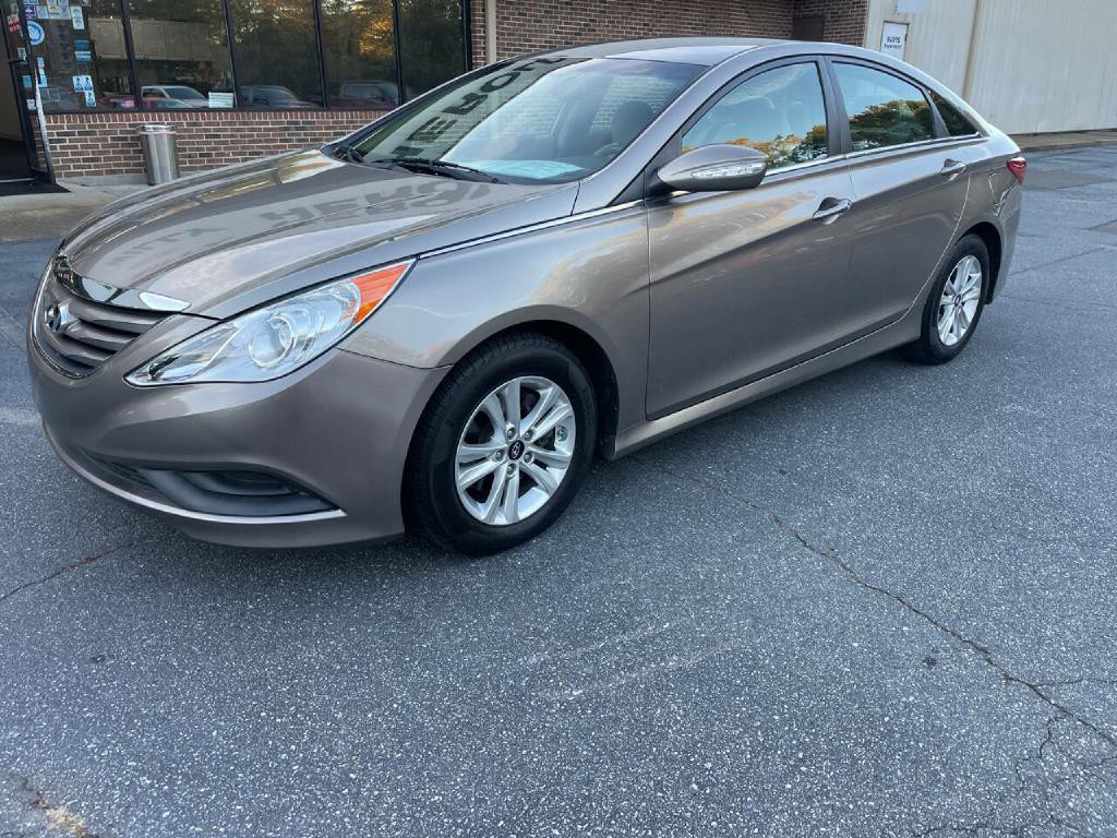 2014 Hyundai Sonata Image 2