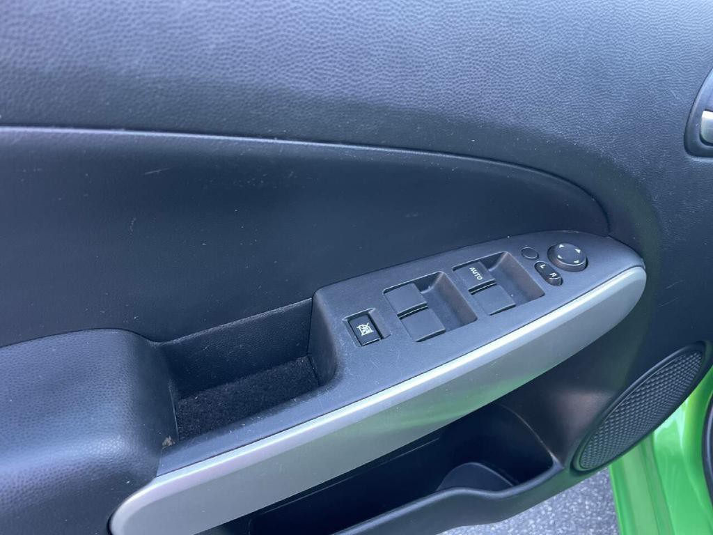 2012 Mazda Mazda2 Image 11