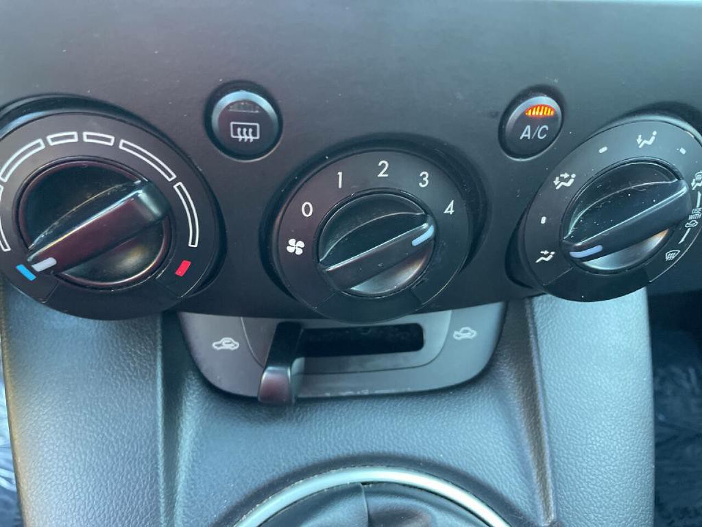 2012 Mazda Mazda2 Image 17