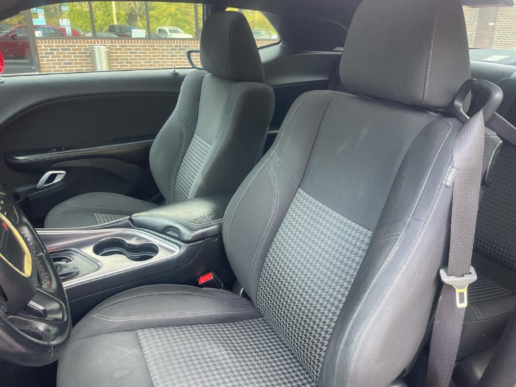 2015 Dodge Challenger Image 18