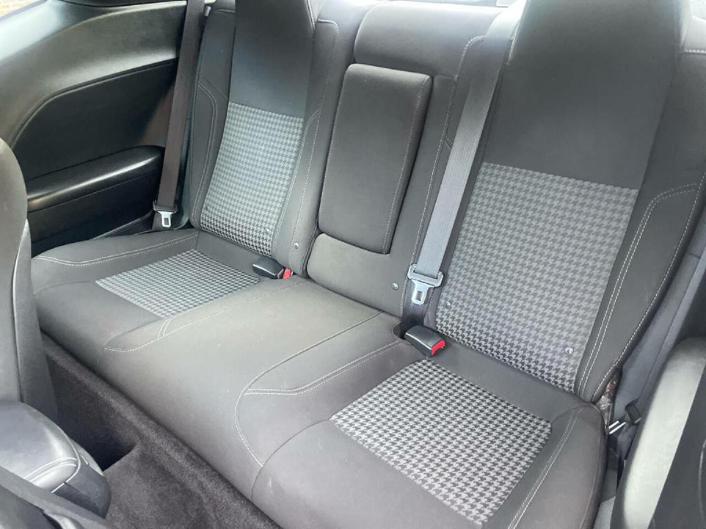 2015 Dodge Challenger Image 21