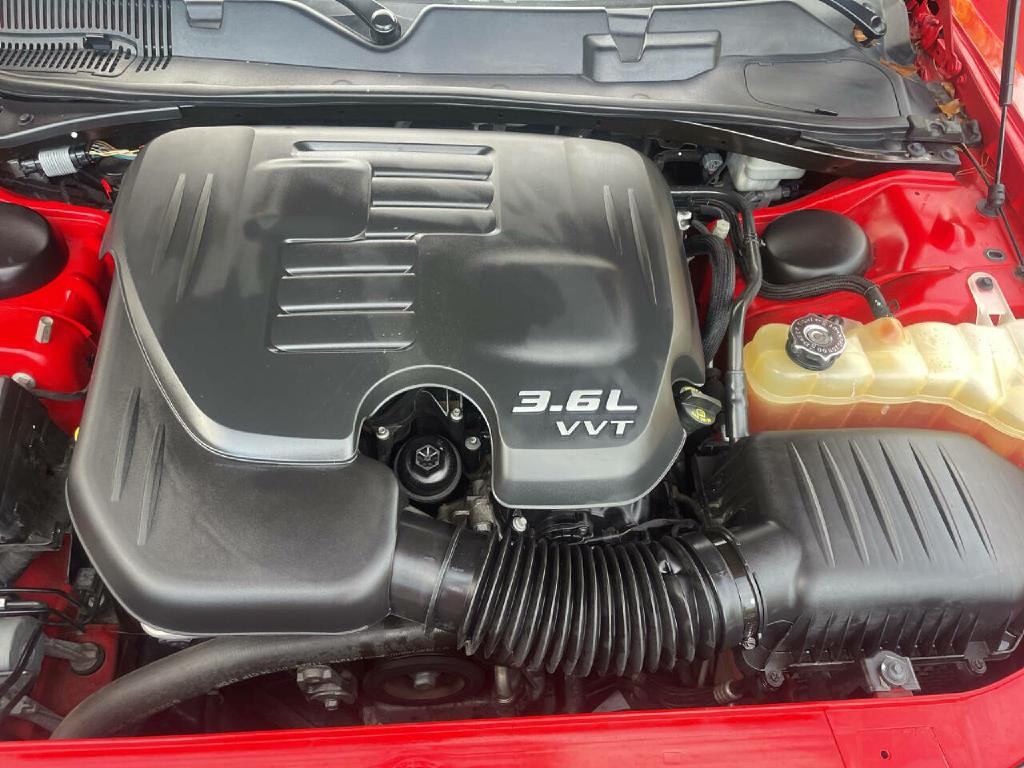 2015 Dodge Challenger Image 28