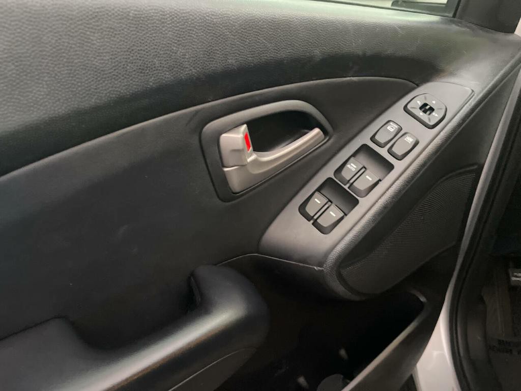 2012 Hyundai Tucson Image 12