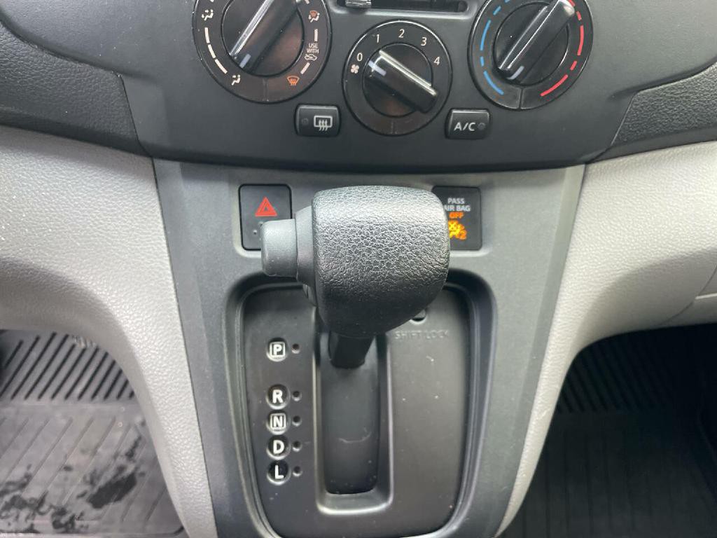 2017 Nissan NV200 Image 16