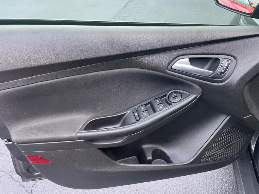 2016 Ford Focus Image 12