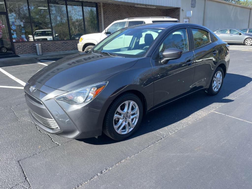 2017 Toyota Yaris Image 2