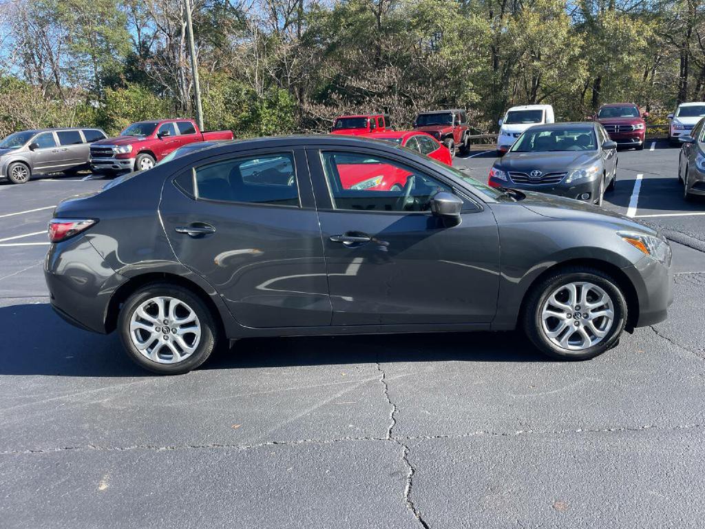 2017 Toyota Yaris Image 5