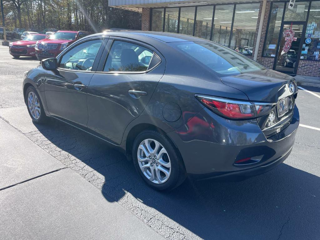 2017 Toyota Yaris Image 8