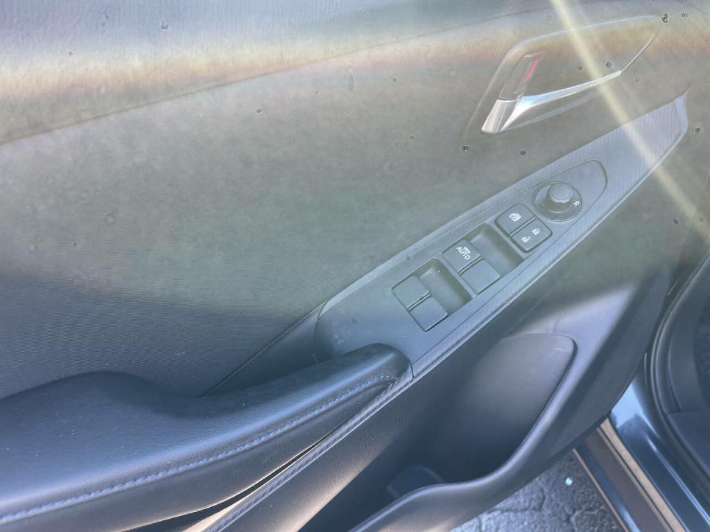 2017 Toyota Yaris Image 11