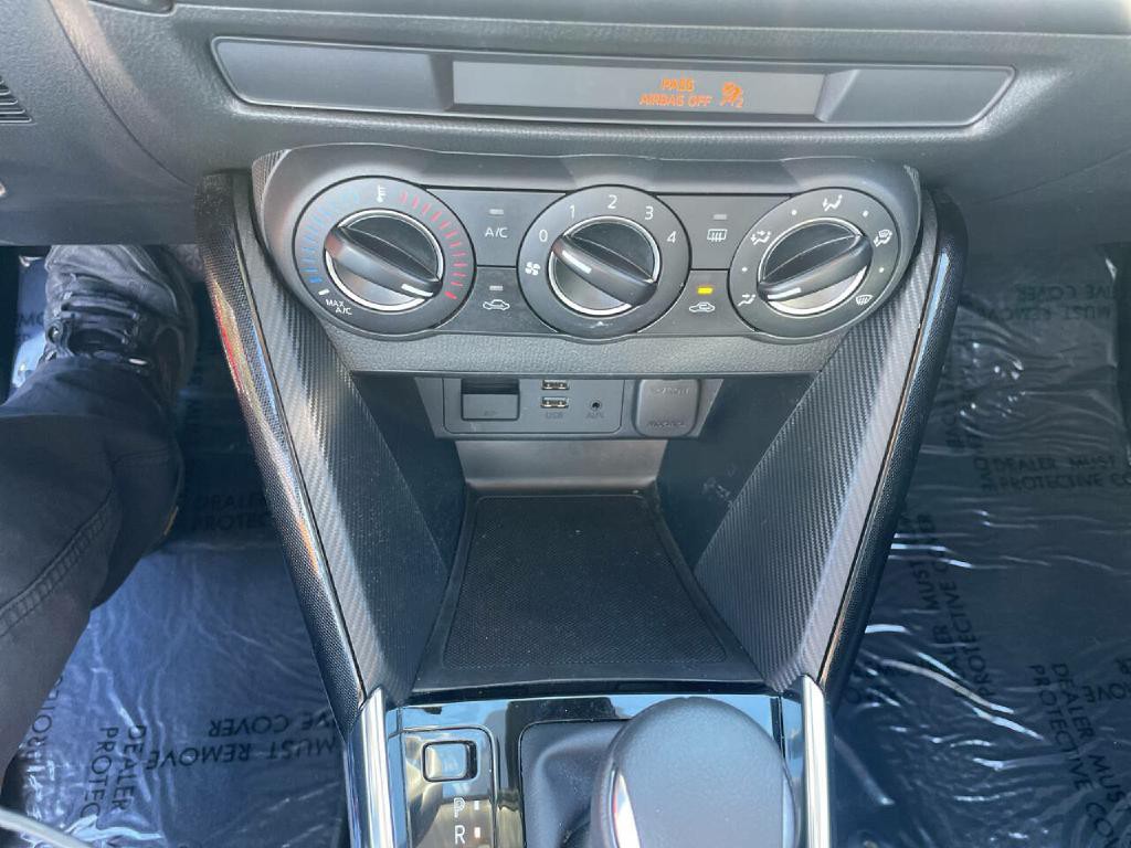 2017 Toyota Yaris Image 17