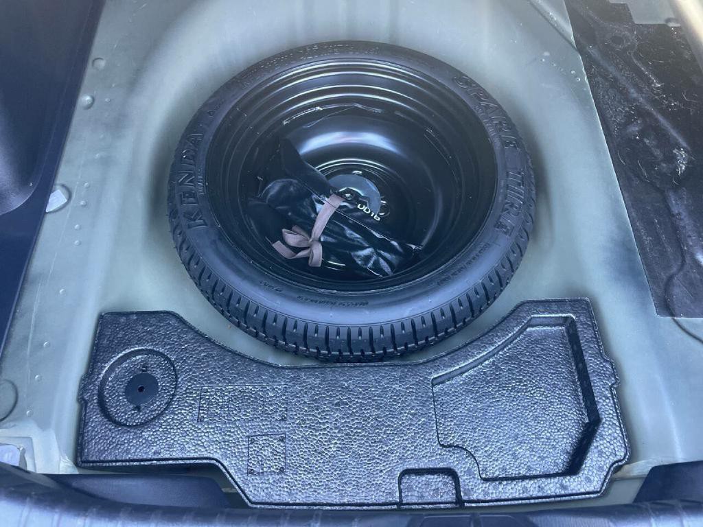 2017 Toyota Yaris Image 28