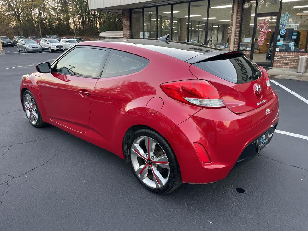 2017 Hyundai Veloster Image 8