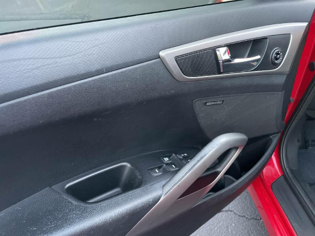 2017 Hyundai Veloster Image 11