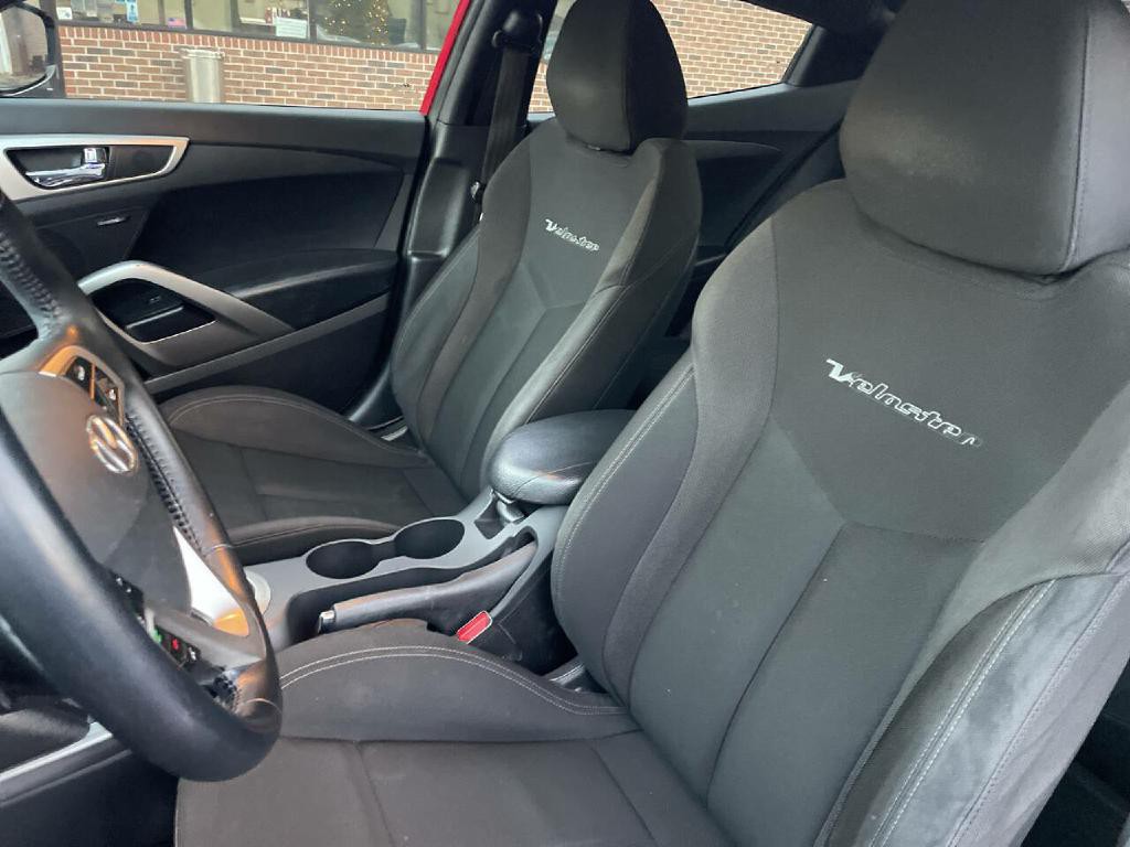 2017 Hyundai Veloster Image 12