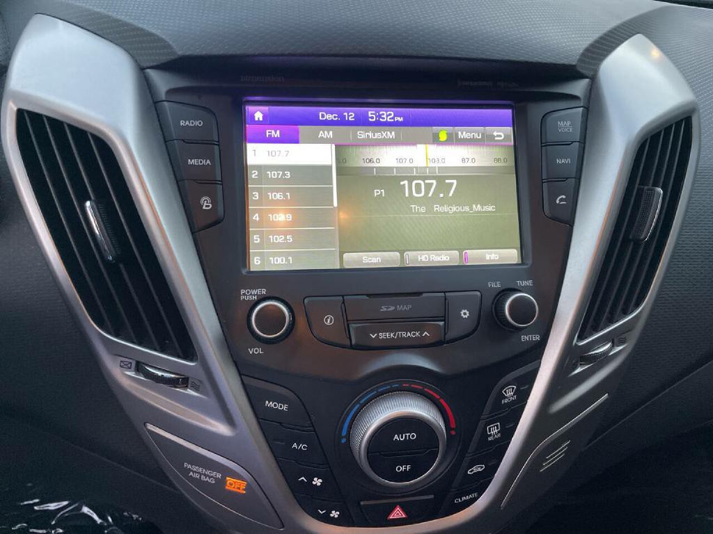 2017 Hyundai Veloster Image 15