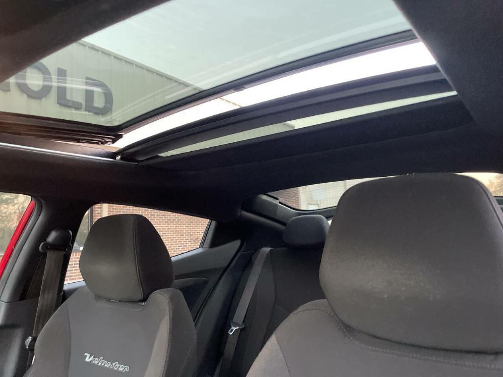 2017 Hyundai Veloster Image 18