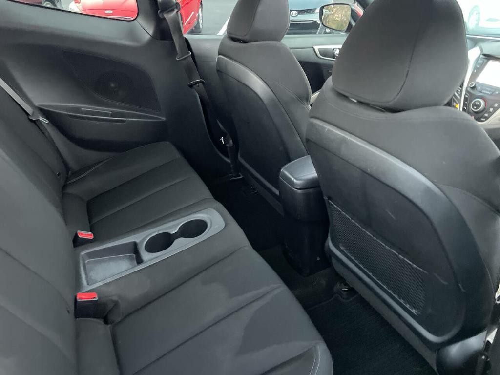 2017 Hyundai Veloster Image 22
