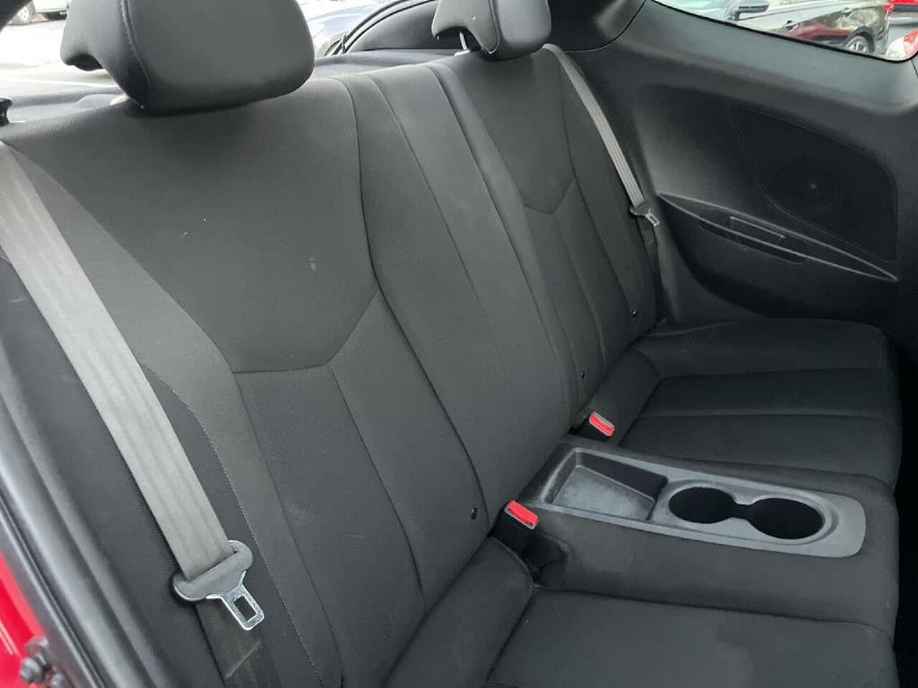 2017 Hyundai Veloster Image 24