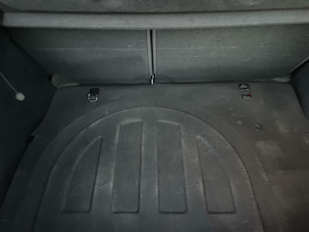 2017 Hyundai Veloster Image 28