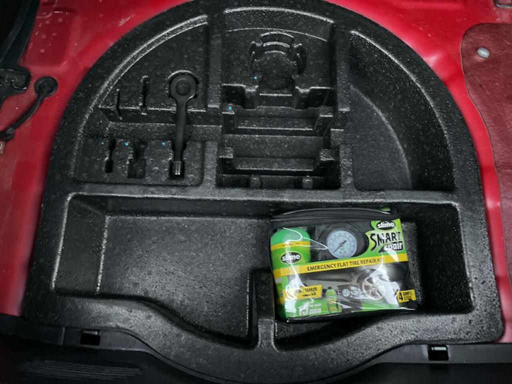 2017 Hyundai Veloster Image 30