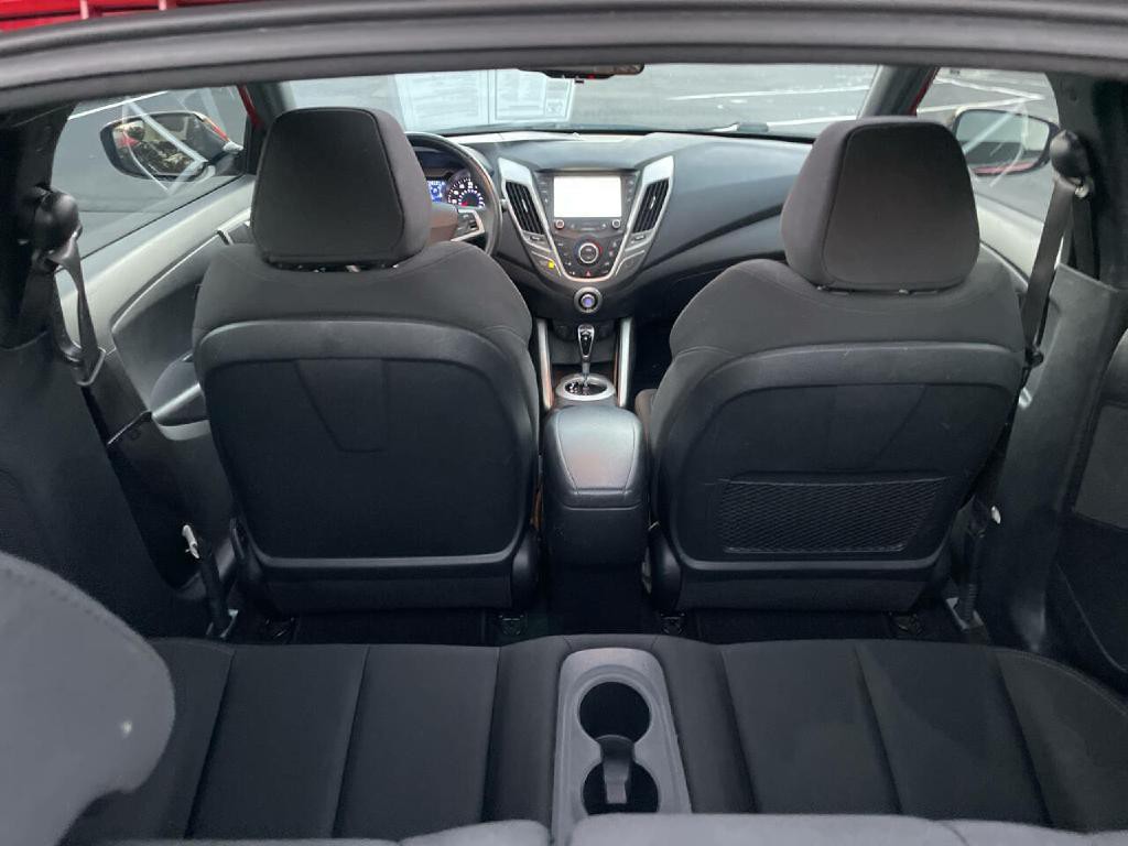 2017 Hyundai Veloster Image 31